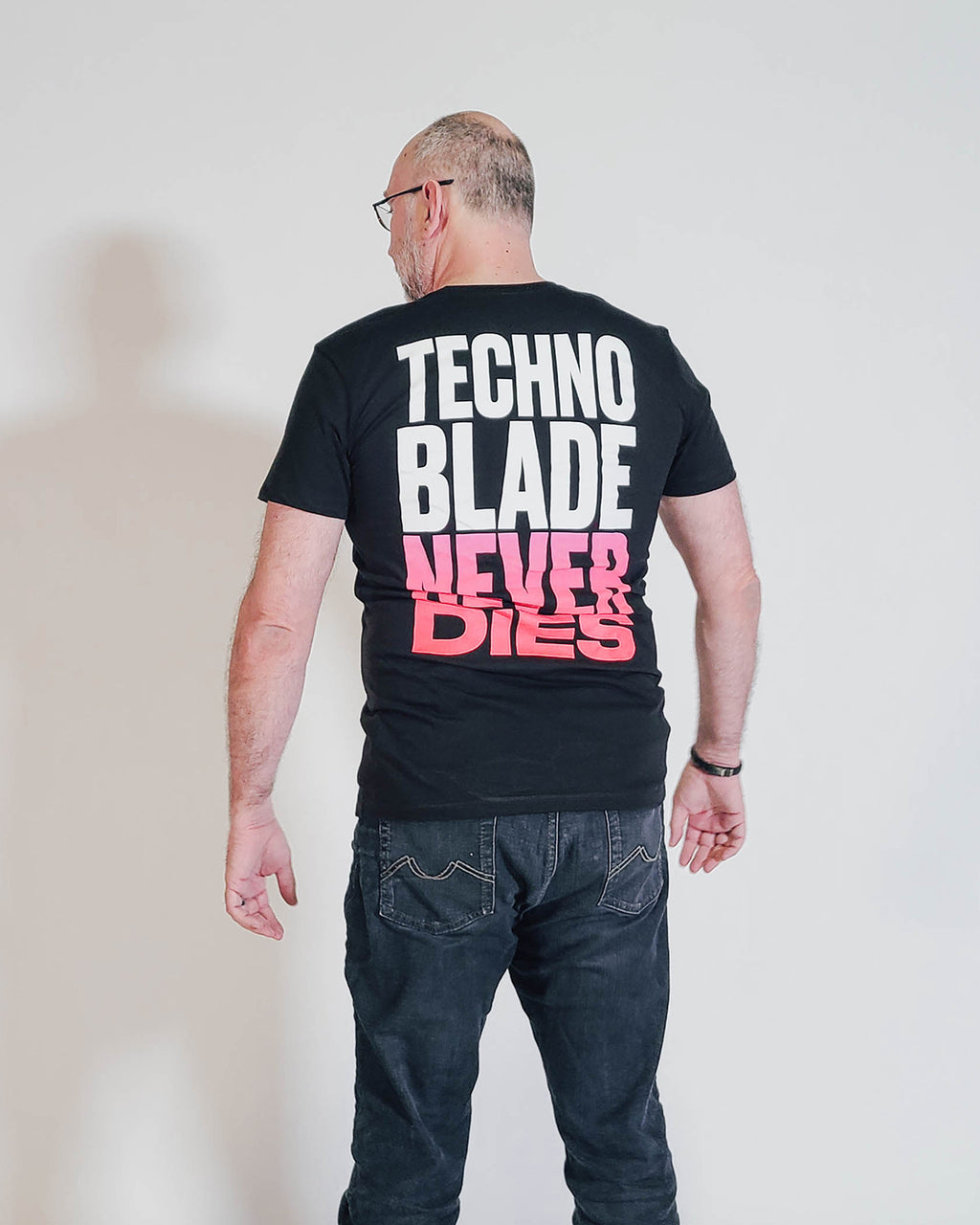 techno blade never dies go outside｜TikTok Search